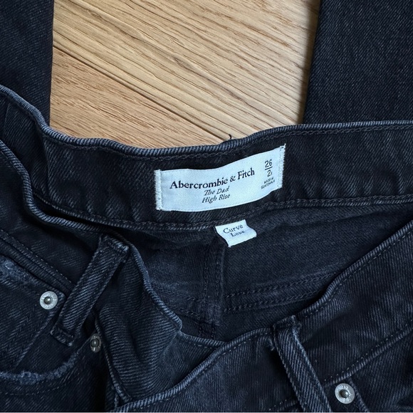 Abercrombie & Fitch The Dad High Rise Curve Love Black Jeans Asymmetric Sz 26 - Picture 6 of 10
